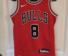 Chicago bulls jersey youths size small