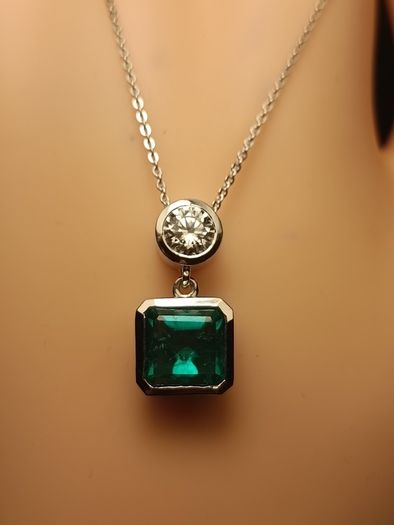 Emeraldine Quartz and Real Moissanite Pendant and Chain