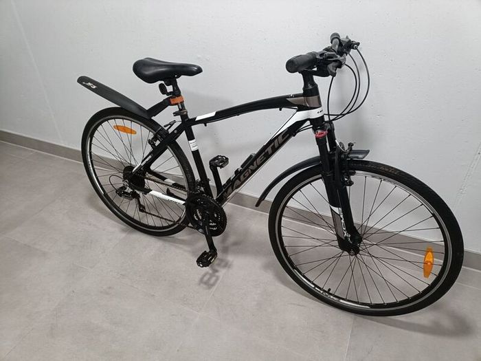 hybrid bicycle size M.