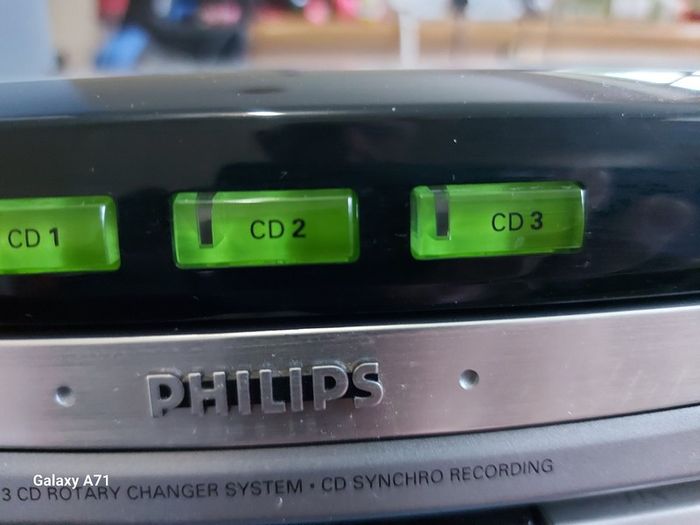 Philips Mini HIFI Systejm, Model FW530C, Radio, 3 CD changer and Dual Tape, in excellent cosmetic condition