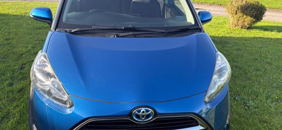 Toyota Sienta 2015 hybrid
