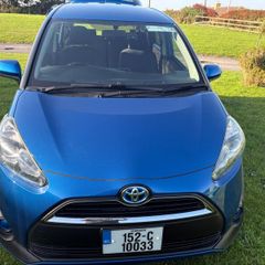 Toyota Sienta 2015 hybrid