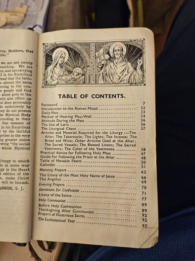 Daily Missalwith An Introduction By Reverand Robert I. Gannon. S.j. 1954 Edition In Fair Condition. See Photos For Same.