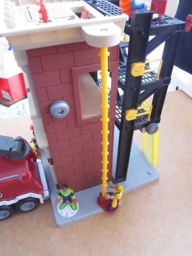 Fisher Price Fire Station,Brigade and Figures