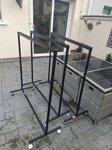 clothes hanging rails