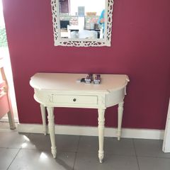 console table and mirror