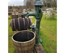 Cast Iron Pump Large Green H238