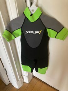 Wetsuit short arms&legs 4yrs Swim ArmBands & Swim Board.