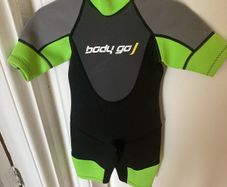 Wetsuit short arms&legs 4yrs Swim ArmBands & Swim Board.