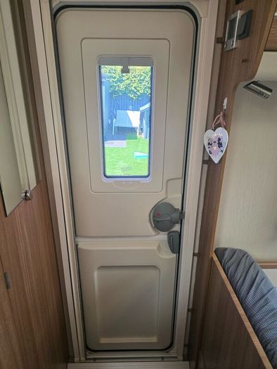 Caravan  Corona Compass Club Class 6 berth 576
