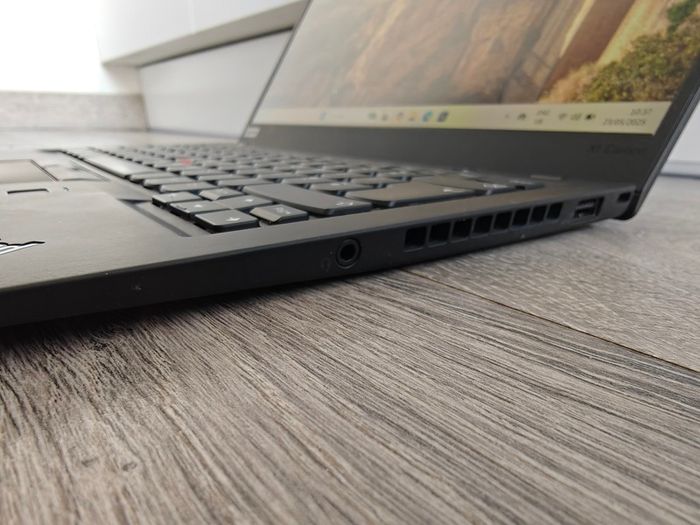 Lenovo X1 Carbon | i7 | 16GB | 256GB | 14" 2K | SIM Card | Win11