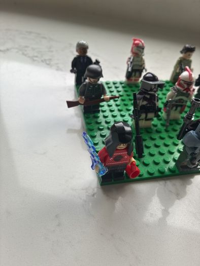 10 LEGO figures