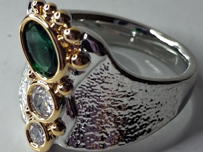 Two Tone Centre Gem & Crystal Vintage Ring