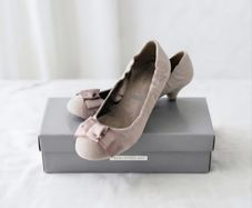 5th Avenue Beige Suede Low Heel s. 4/37
