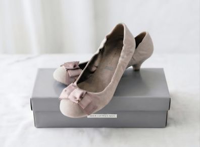 5th Avenue Beige Suede Low Heel s. 4/37