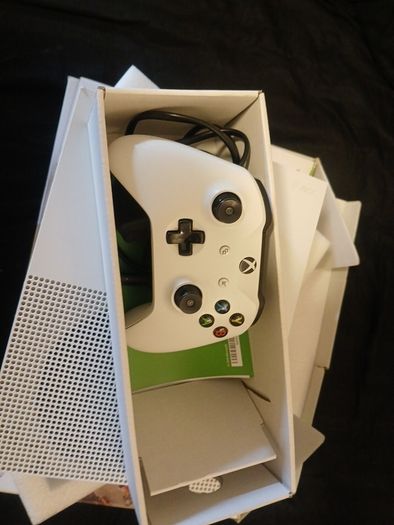Xbox ONE S white in box 1TB