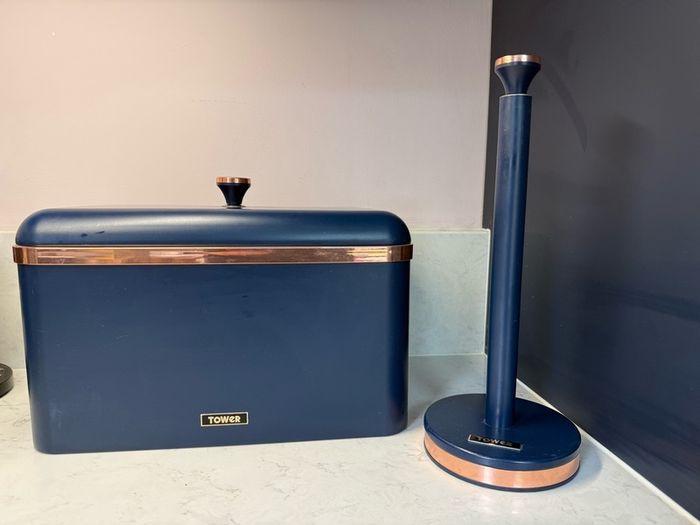bread bin & matching roll holder