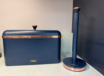 bread bin & matching roll holder