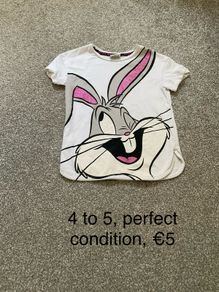Girls t shirt, 4 to 5, never worn