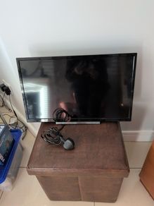 Toshiba 24" Television, Remote & Wall  Bracket. (Smart TV)..