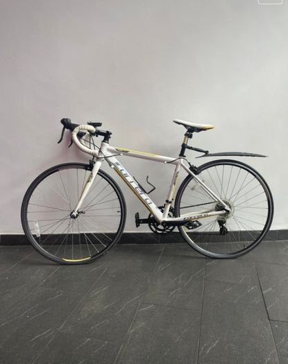 Carrera mens road/racing bike
