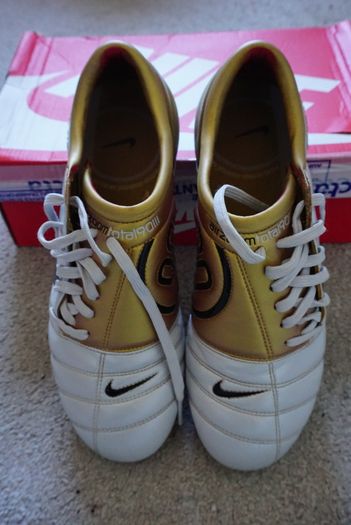Football Boots Nike Air Zoom Total 90 III White/Gold (2004) Size 7UK SG