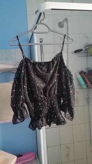 Glitter shoulder revealing top