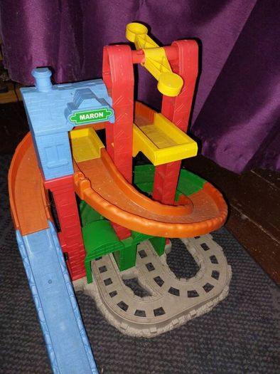 Thomas and Friends Maron Station Spiral Playset with Crane, Take n Play Trackmaster