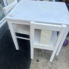 kids table and chairs