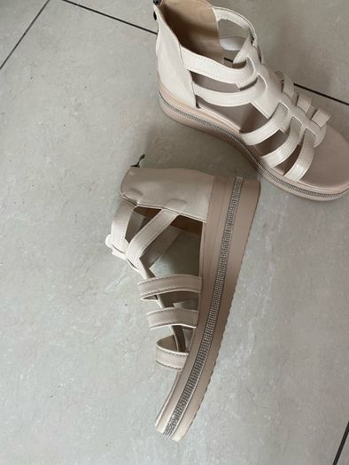 cream sandles