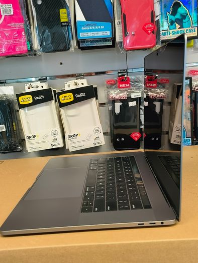 2018 Touch Bar Apple MacBook Pro 15" Retina A1990 2.2GHz i7 16GB 500GB Space Grey (Battery Cycle: 607)