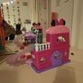 Minnie fabulous dollhouse with figurine and furniture Image 3