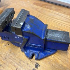 4 inch vice 3 inch vice all used but perfect.
