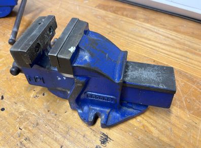 4 inch vice 3 inch vice all used but perfect.
