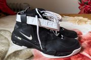 Clean Nike shoes excellent and new condition UK 6.5