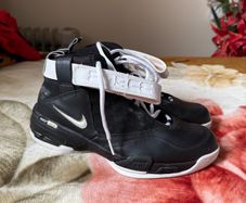 Clean Nike shoes excellent and new condition UK 6.5
