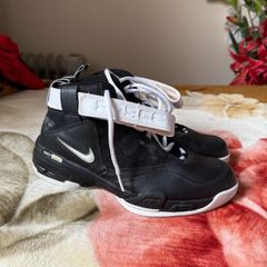 Clean Nike shoes excellent and new condition UK 6.5