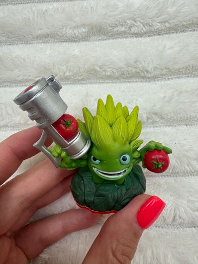 Skylanders Trap Team Food Fight Green Tomato Gun Guy Used Please see pictures