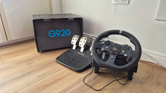 Logitech G920 Driving Force Racing Wheel and Pedals
