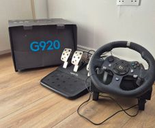 Logitech G920 Driving Force Racing Wheel and Pedals