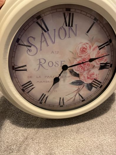 Cream floral clock