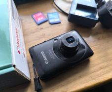 Canon IXUS 100 IS Digital Camera