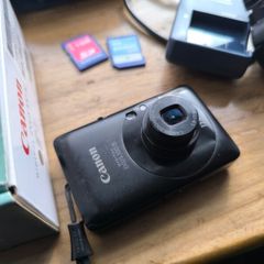 Canon IXUS 100 IS Digital Camera
