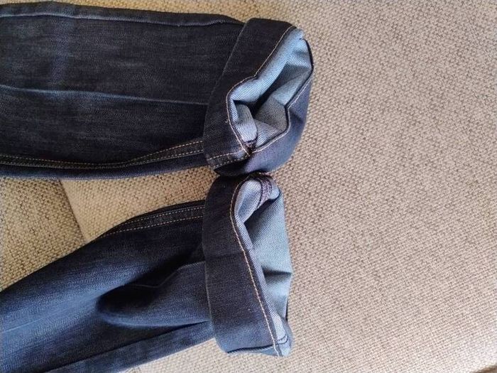 Dolce and Gabbana ladies jeans 30 waist and 30 leg in excellent condition FREE STANDARD POSTAGE INCLUDED