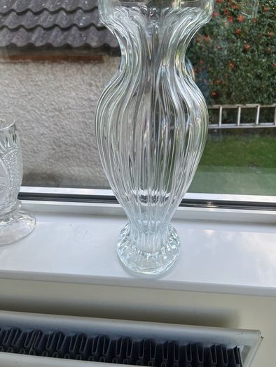 Newbridge Large Elegant 17.5" Wave Design Glass Vase as New