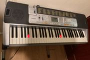 Casio Keyboard with Lightening keys with microphone Jack, 61 keys Standard Size Keyboard in Excellent Condition