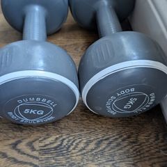 2 x 5kg dumbbells