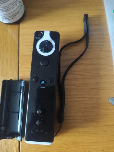 Wii budget controller creamy or black