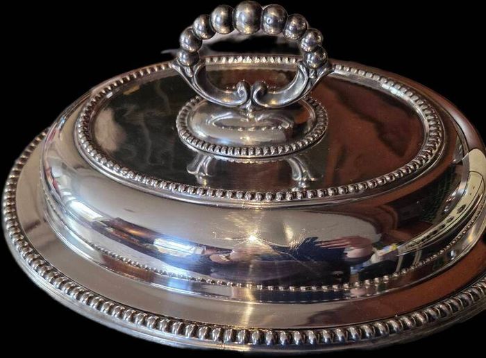 Antique Edwardian Enttree  dish and lid