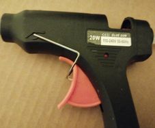 Glue Gun 20w Plus 24 Glue Sticks